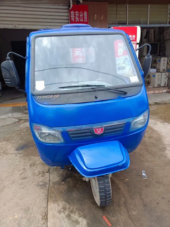 200CC驾驶室三轮车，带水冷，各项正常