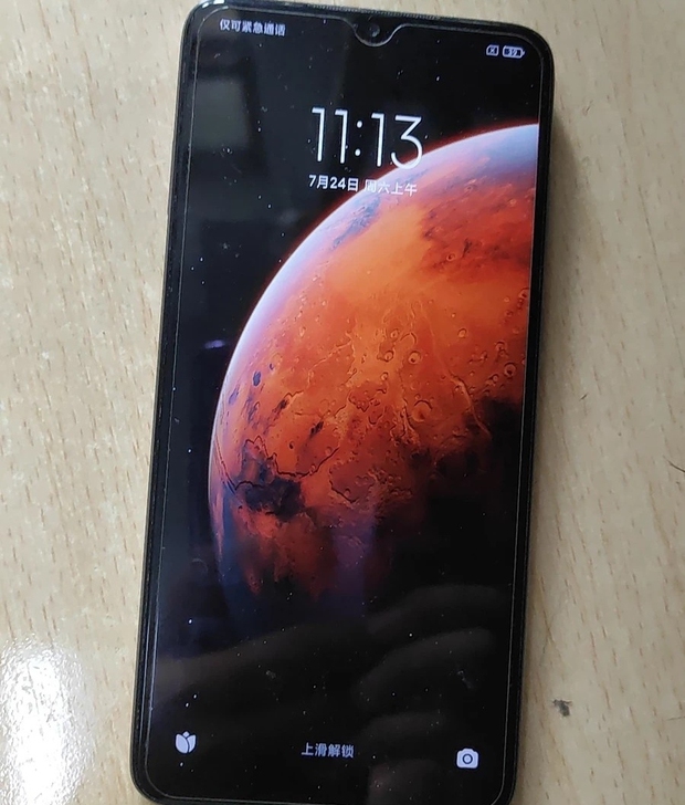 红米自用，平时都带保护，无磨损