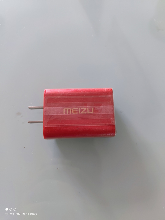 魅蓝note6 海贼王限定版的原装充电头。...