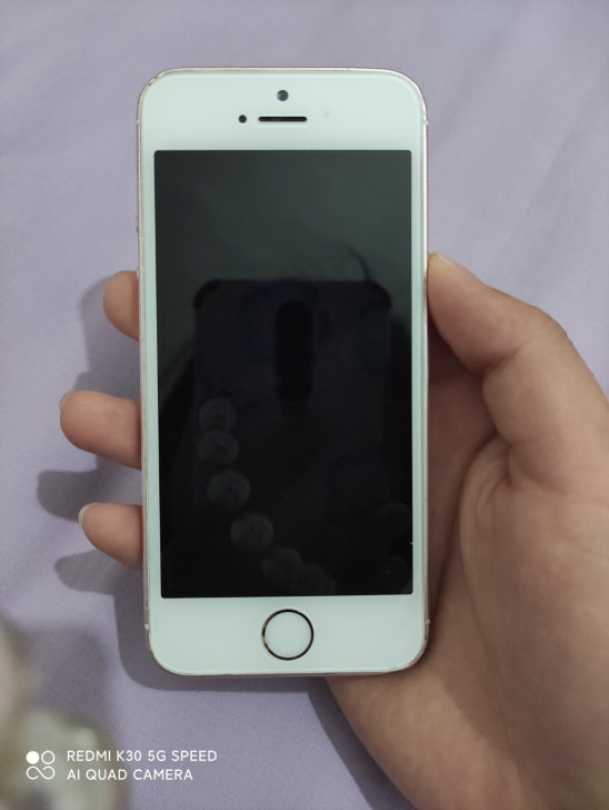 苹果se 韩版64 成色一般般 粉色 爱思...