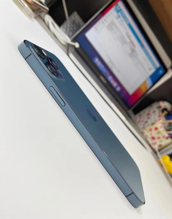 iPhone 12 Pro Max    ...