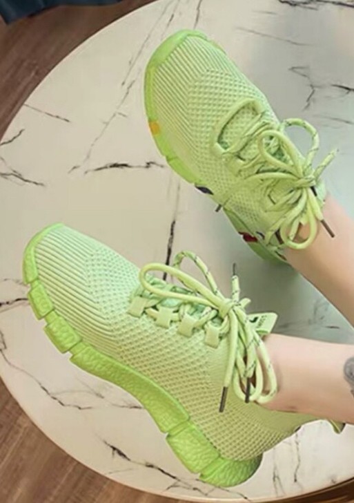 女士全新运动鞋，超轻，39码，颜色超级好看。