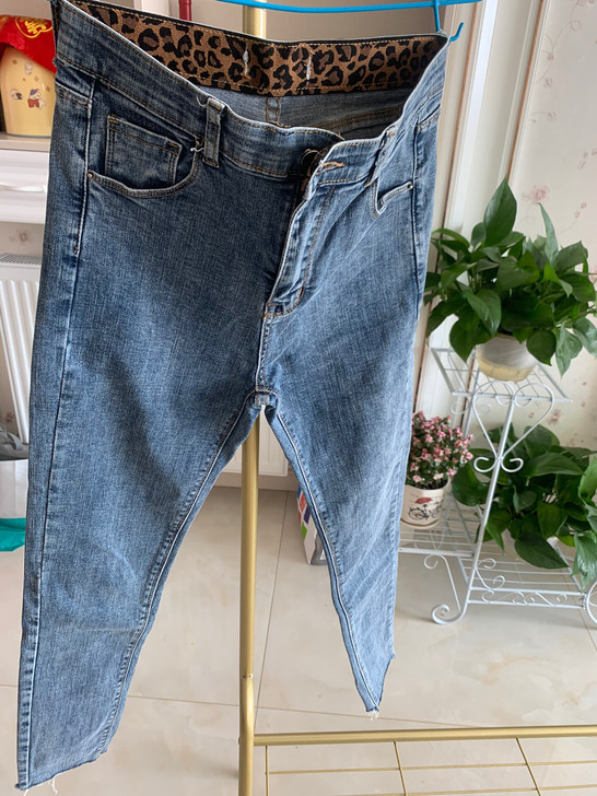 牛仔裤有弹力，百搭款