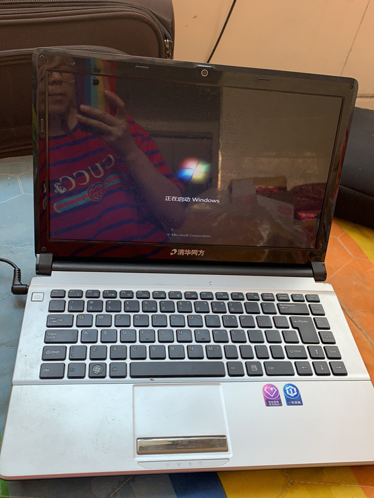 清华同方笔记本,本人自用,没怎么用,看键盘...