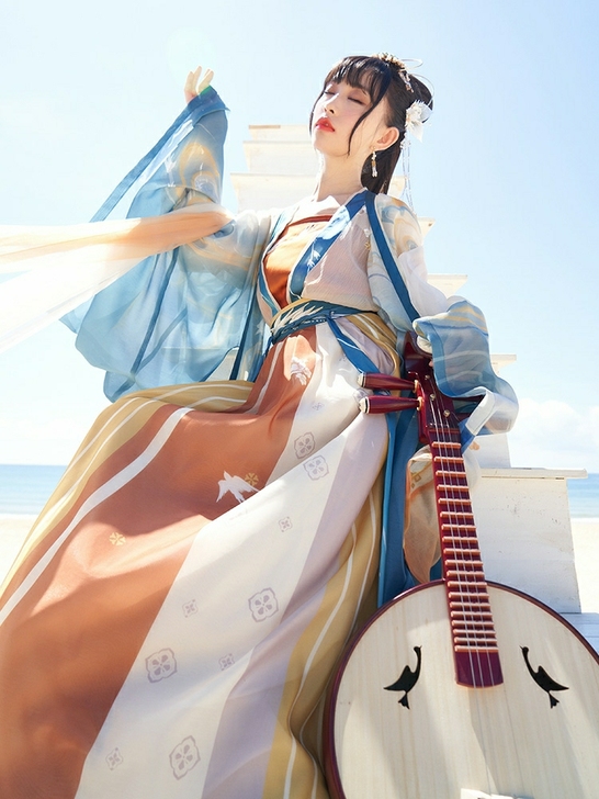 十三余 小豆蔻儿，白燕天女 绣花对襟衫一片...