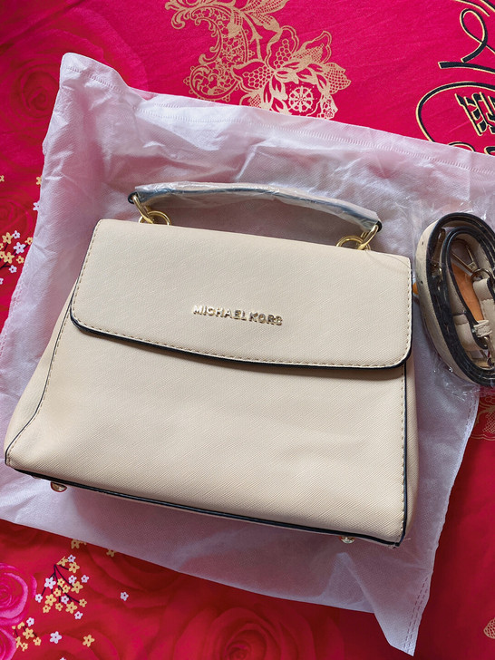 手提包，全新，闲置物品，不退换。