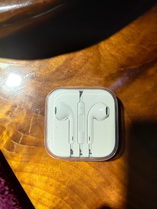 全新苹果耳机,有需要的朋友联系哦,二手商品...