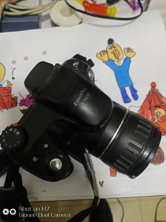 自用照相机，富士S5600，能正常使用，拍...