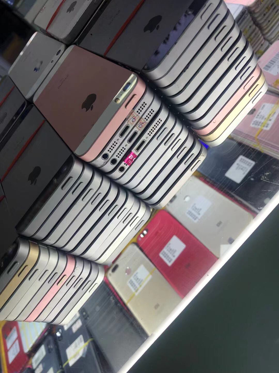 苹果SE，64G，游戏机##amp；hel...