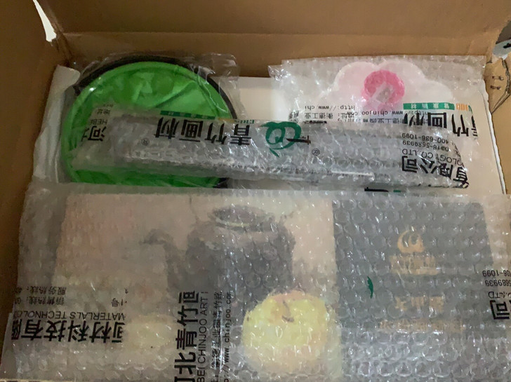 青竹画材，水粉颜料，50元。