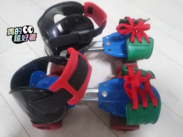 几乎全新四轮旱冰鞋，孩子就穿了一次，鞋号可...