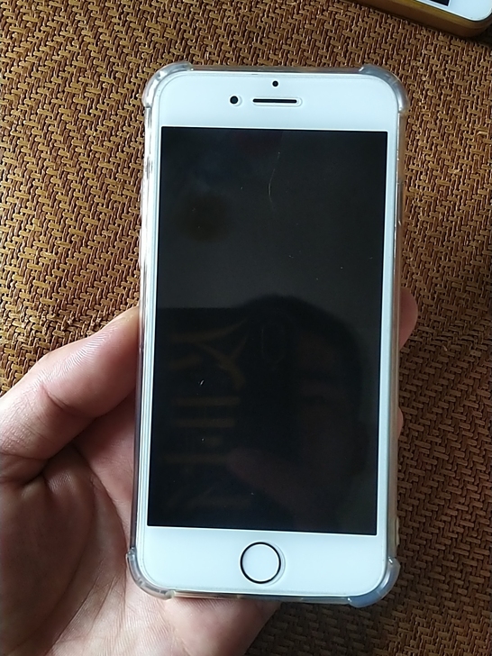 iPhone7，正常使用，不可插卡，无后摄...