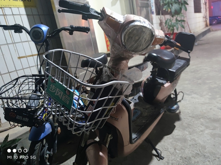 电动车,续航20公里没问题,可以兜风兜一晚...