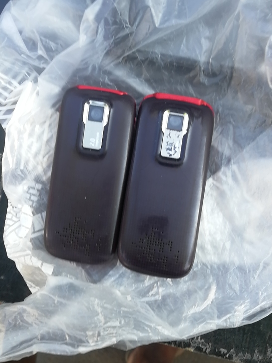 两个   诺基亚5130xm怀旧情怀！成色...