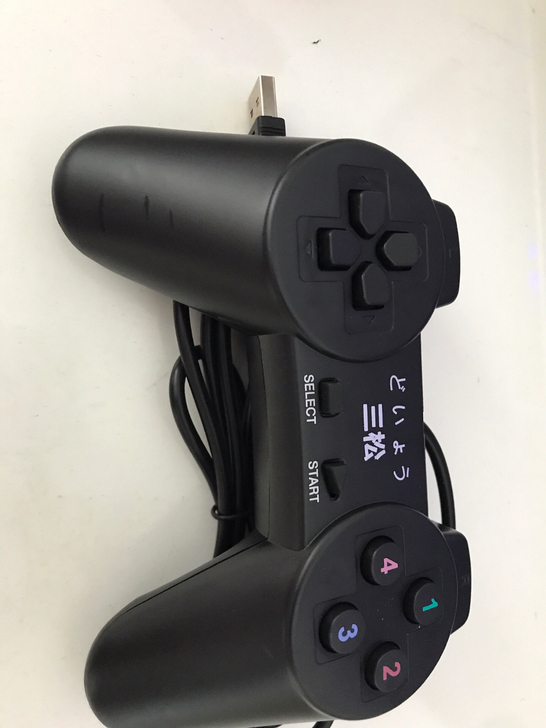 三松电脑游戏手柄一对usb接口，买来一次没玩过，现便宜出售，