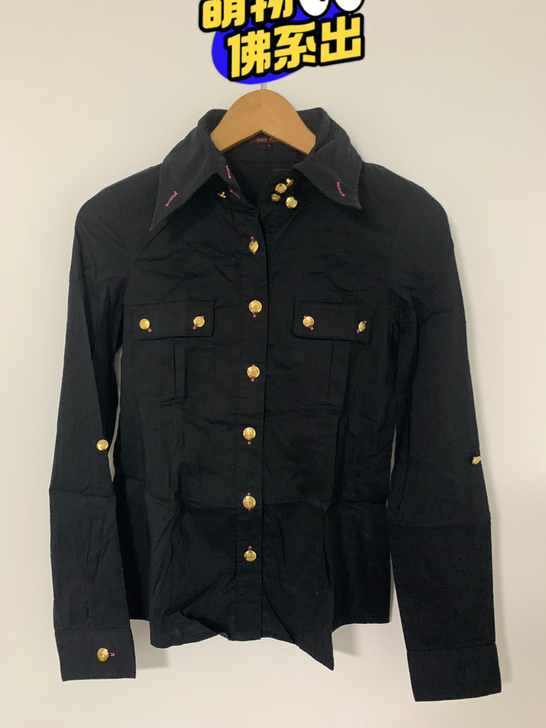 九成新的女士衬衣，上身很漂亮。尺码见图，因...