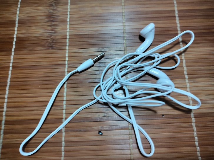 纽曼耳机一共两件 欢迎购买