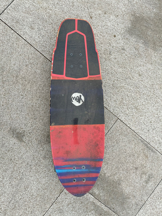 YOW陆地冲浪板,新旧程度见图,功能完好。