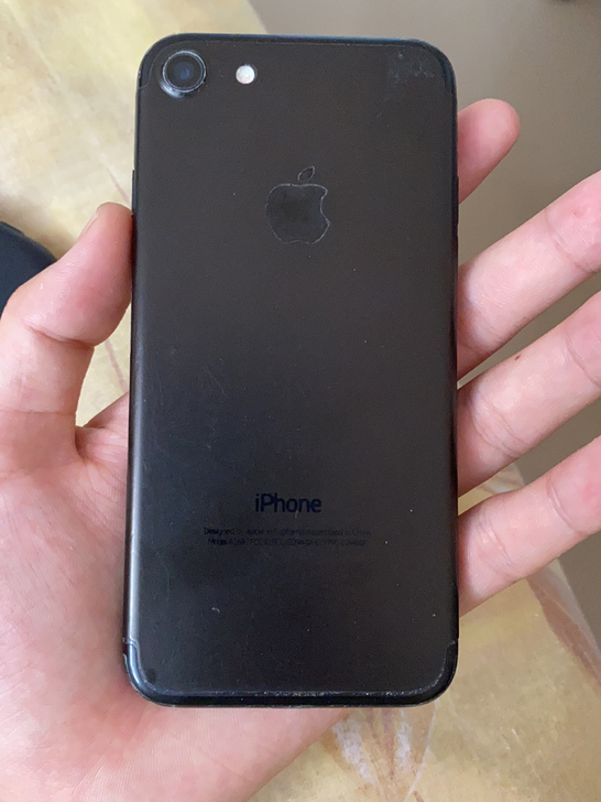 当时是实体店买的iPhone7 32G  ...