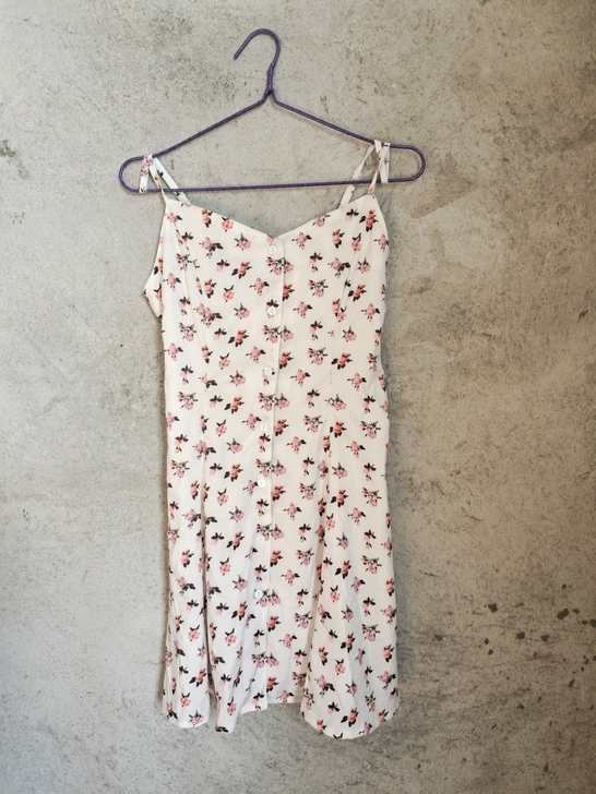 人间富贵花绝美吊带小碎花裙，后背绑带可调节...