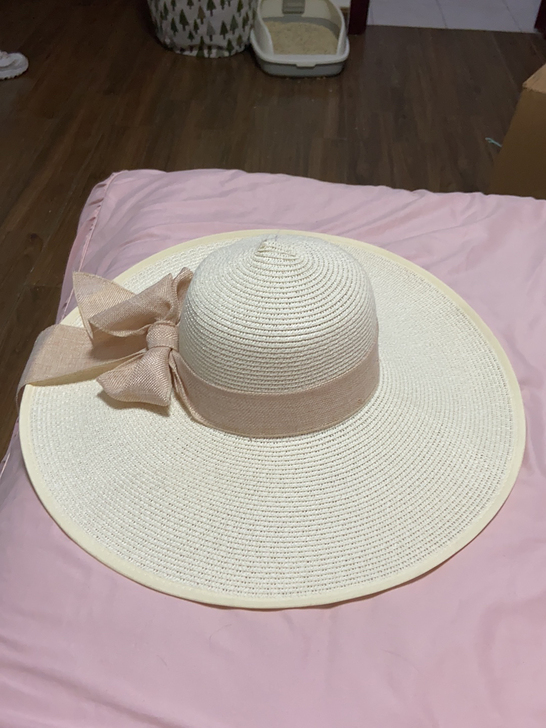 全新的遮阳草帽，贼大，没用过，超好出片