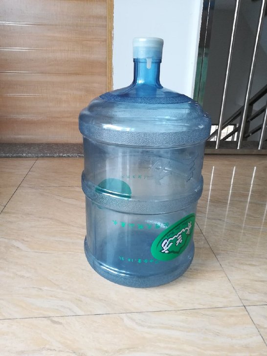 闲置纯净水桶便宜卖 18.9升的饮水机水桶...