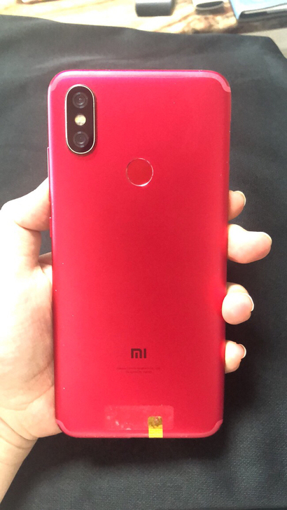 小米6x，4+64红色。功能正常，边框轻微...