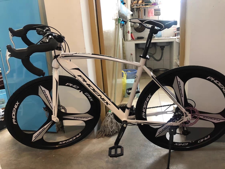 公路自行车一辆，1400多买的买了半年左右...