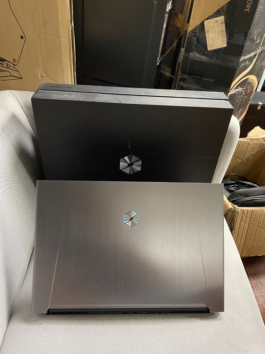 机械革命Z2-G 笔记本。全套包装。炫彩R...