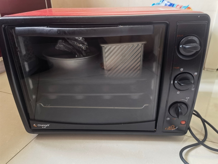 长帝30L烤箱，功率不大，能正常用，如图二...