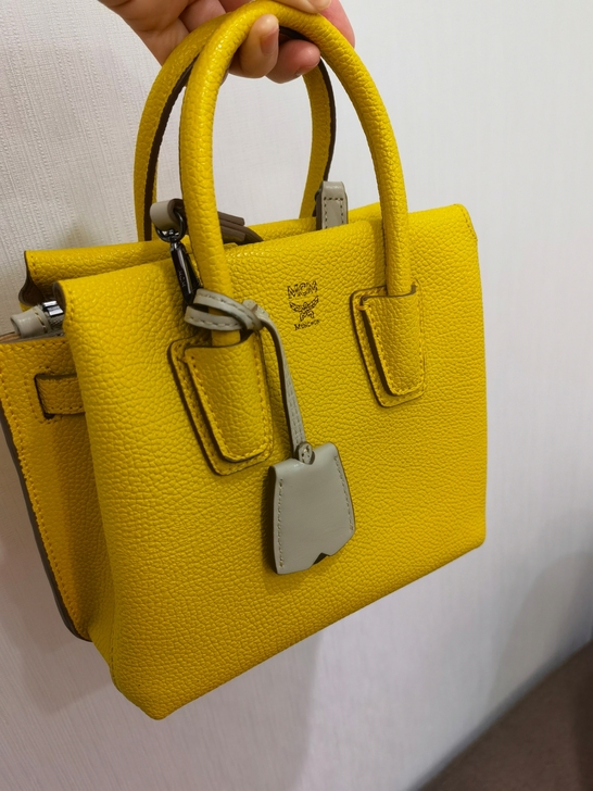 米拉小号，底长20cm，黄色拼灰色，今年流...