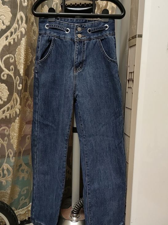 几乎全新女式直筒牛仔裤。M码号，加薄绒。