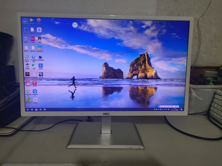 HKC22寸超薄窄边框液晶显示器，成色好，...