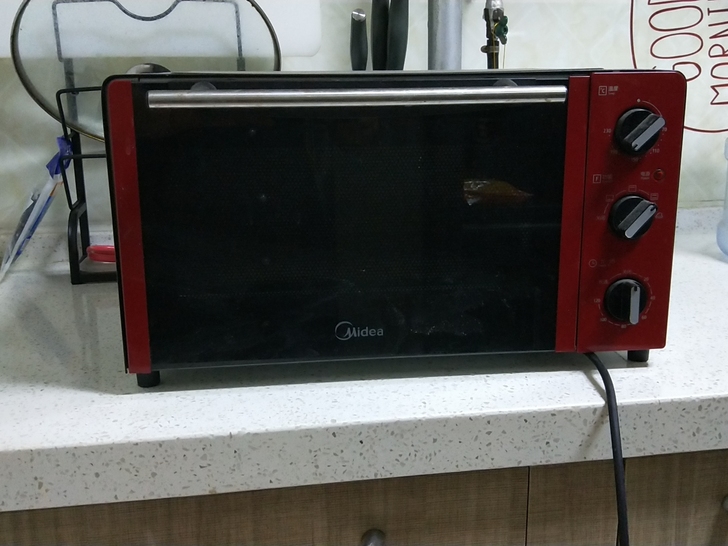 美的电烤箱一台