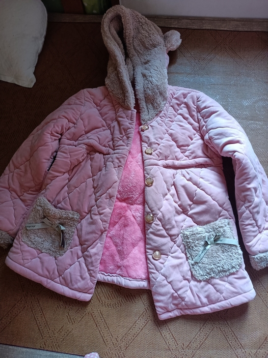 绒衣裤一套，可哺乳。