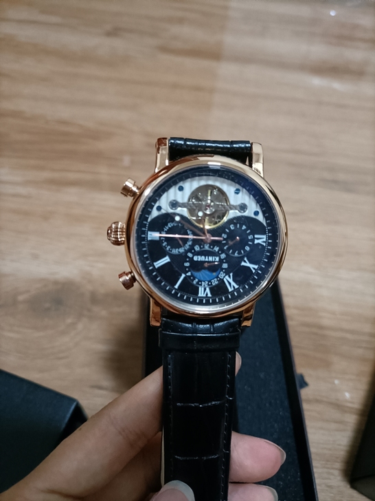 疫情原因出到国外海关口被拦了一批表 在被拦...