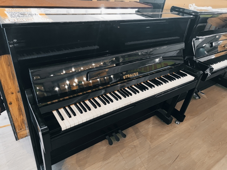 施特劳斯钢琴,非常好,价格优惠
