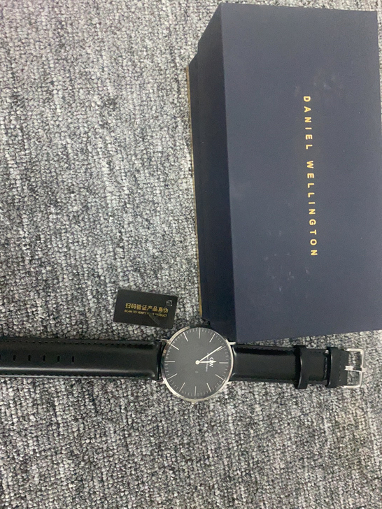 DW入手一周左右 保真全新 朋友送的因为是...