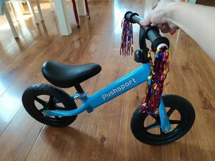 出一台儿童两轮平衡车