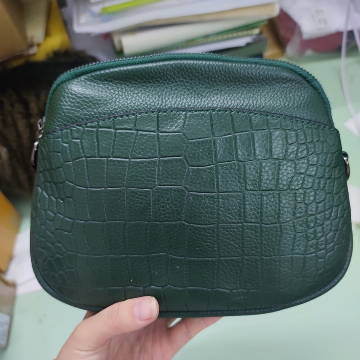 全新真皮包，进口头层牛皮，品质无可挑剔，两...