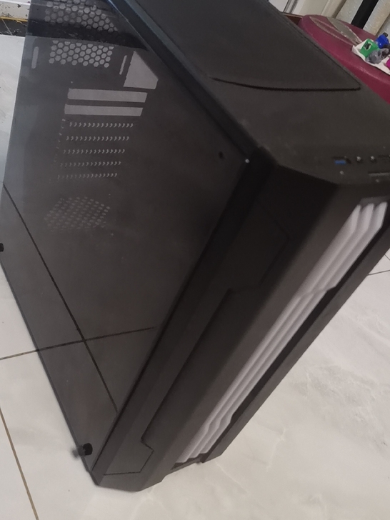 侧透游戏机箱 电脑机箱前面板带灯效，加一块...