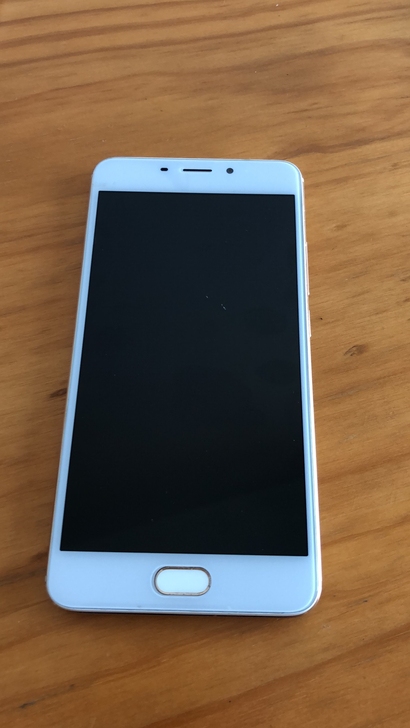 魅族  魅蓝E2 5寸屏32G内存，九成新...