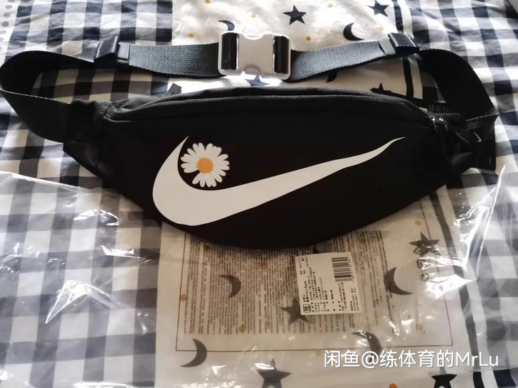 卖闲置。明星同款小雏菊Nike腰包。包正品。