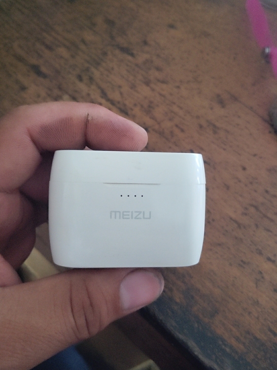 魅族pop2耳机   功能正常使用。有磕碰...