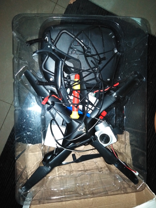 这款无人机玩着还可以，最初是买给我小孩玩的...