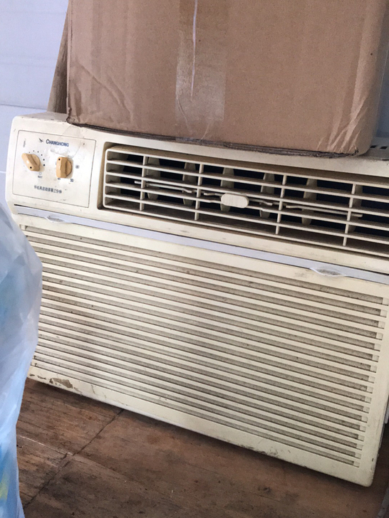 长虹牌空调，功能正常，买来工地宿舍用的，刚...