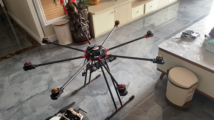 出售工业级无人机八轴全新的机架是领飞的配上...