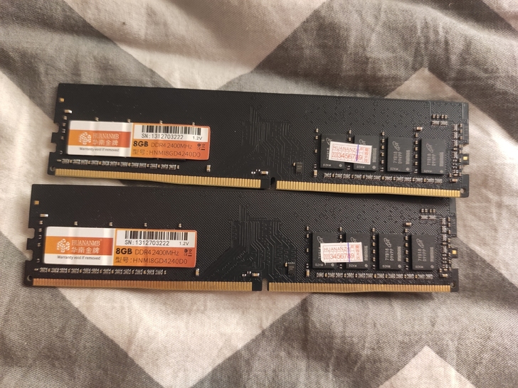 华南金牌ddr4 2400 8g内存