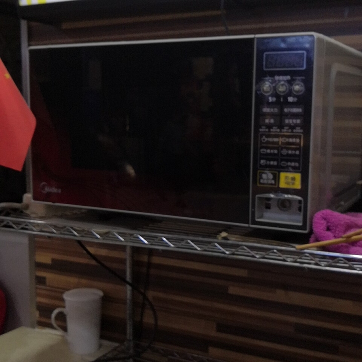 美的微波炉，多功能，开门键掉了，需要用筷子...