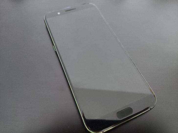 出一台黑鲨游戏手机,初代。